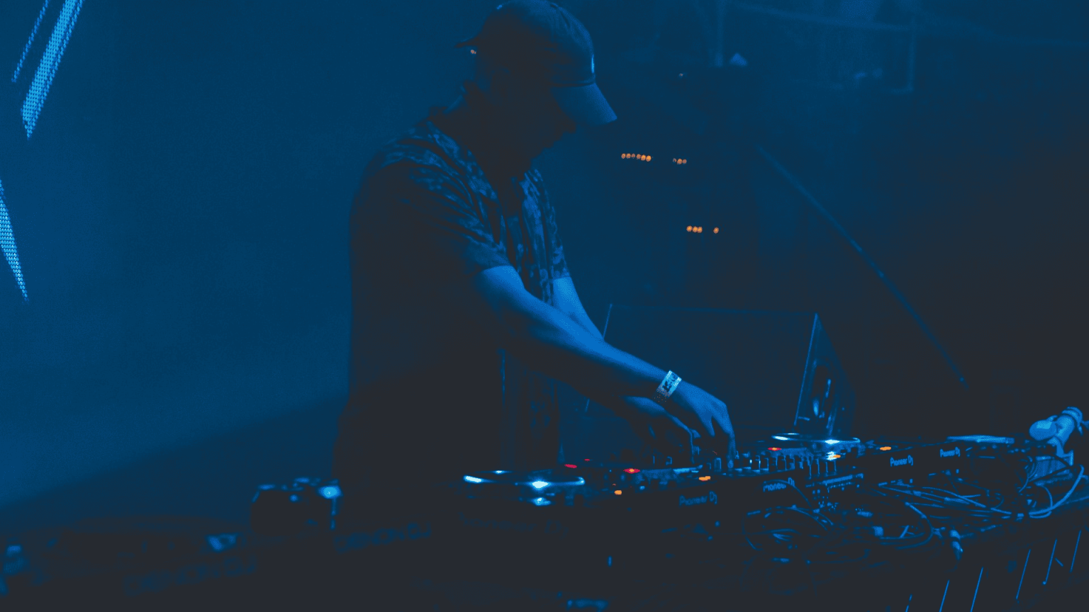 People Who Get Goosebumps From Music May Have a Rare Condition Called ...