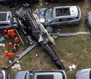 Wreckage of helicopter PR-DJJ among parked cars after the Rio de Janeiro collision