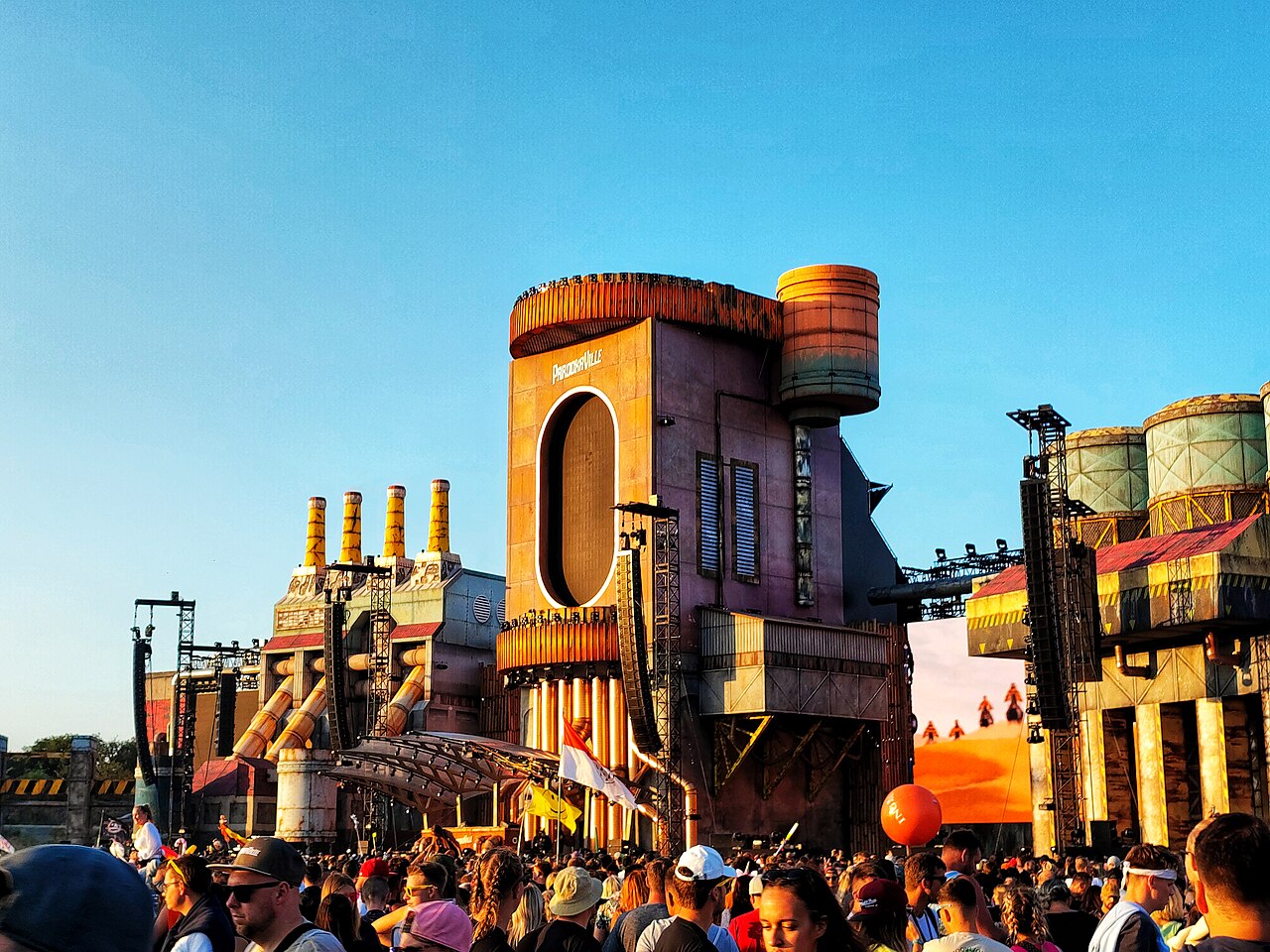 Crowd at the Parookaville mainstage, host of the Parookaville 2026 lineup