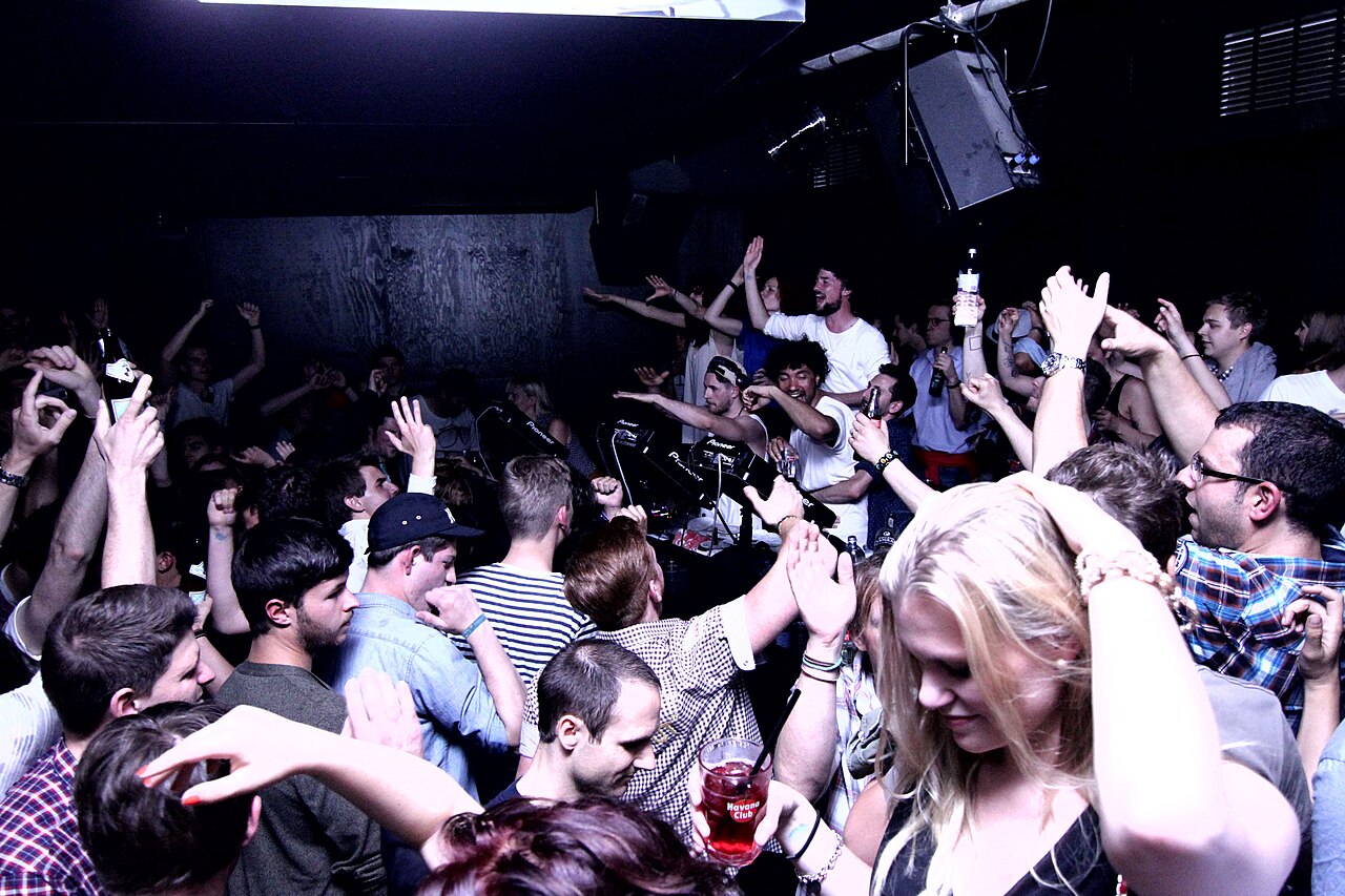 Packed nightclub dance floor as Gen Z drinking less reshapes nightlife