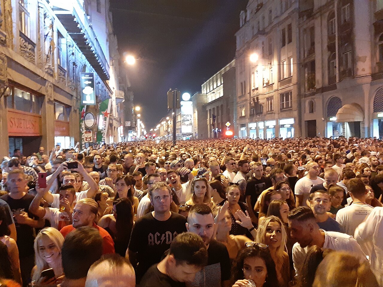 Crowd at Solomun's open air show in Sarajevo