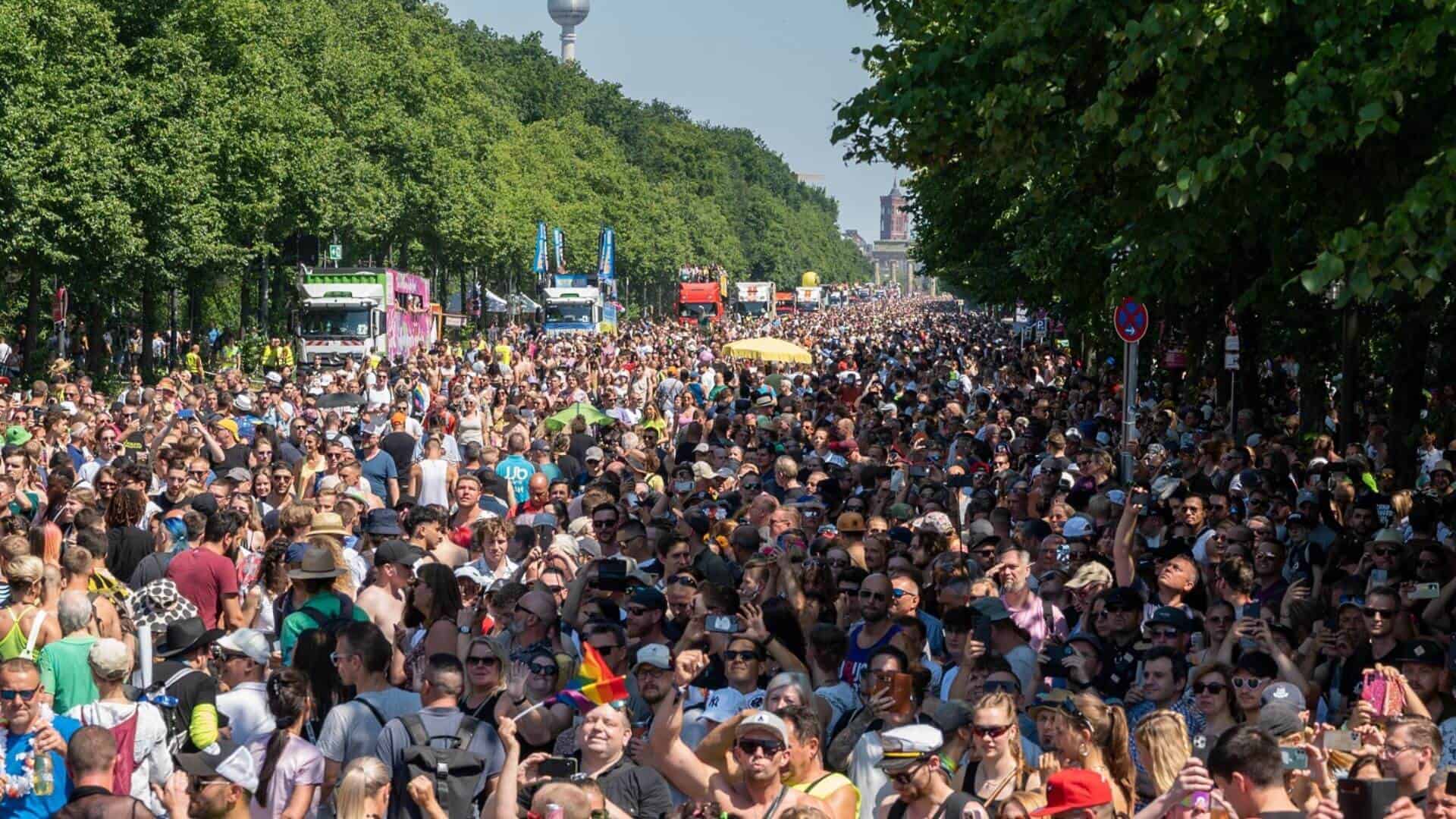 Rave The Planet Parade crowd in Berlin