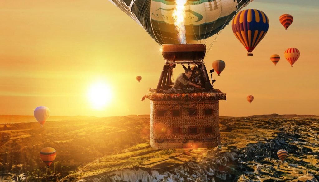 Ben Bohmer performing a Cercle set from a hot air balloon over Cappadocia