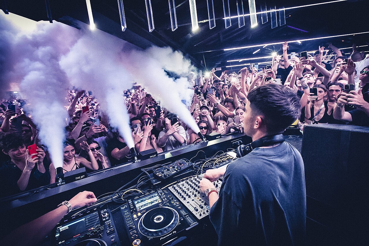 Michael Bibi DJing at Il Muretto in 2022