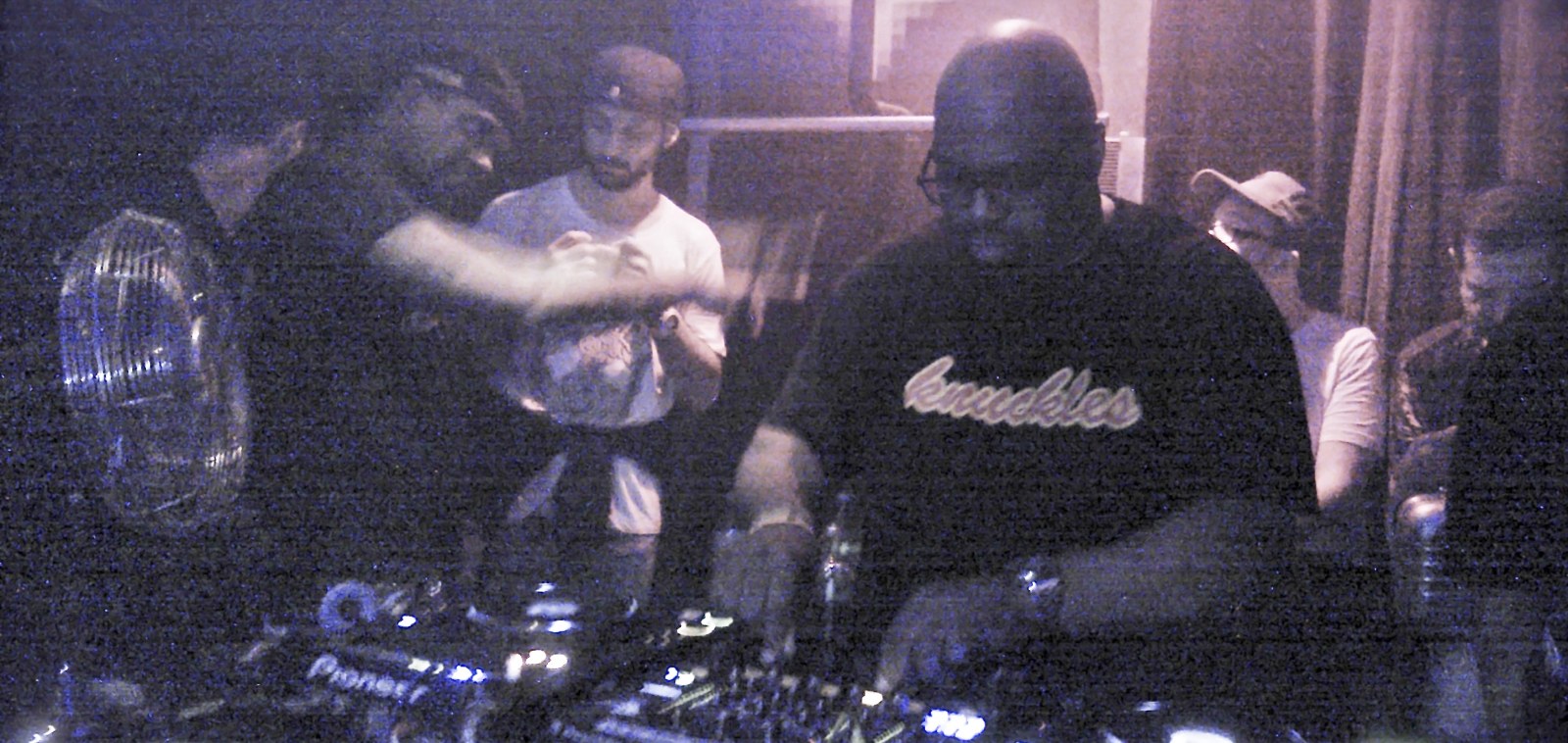 Frankie Knuckles DJing, the Chicago house sound that Jazzy M brought to UK radio