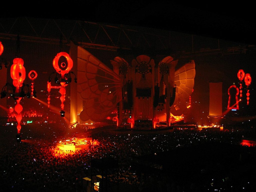 Fedde Le Grand playing Sensation in 2009 after Put Your Hands Up for Detroit