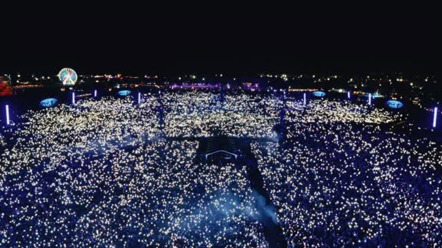 Crowd at Head Trip festival during Calvin Harris How Deep Is Your Love