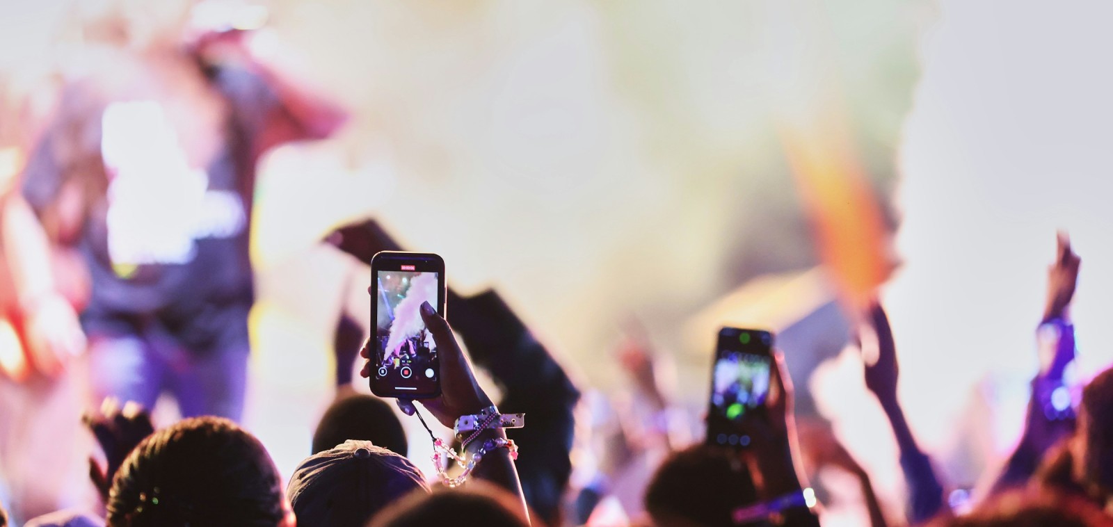 Crowd filming a show on their phones, the habit driving the rise of phone free dancefloors