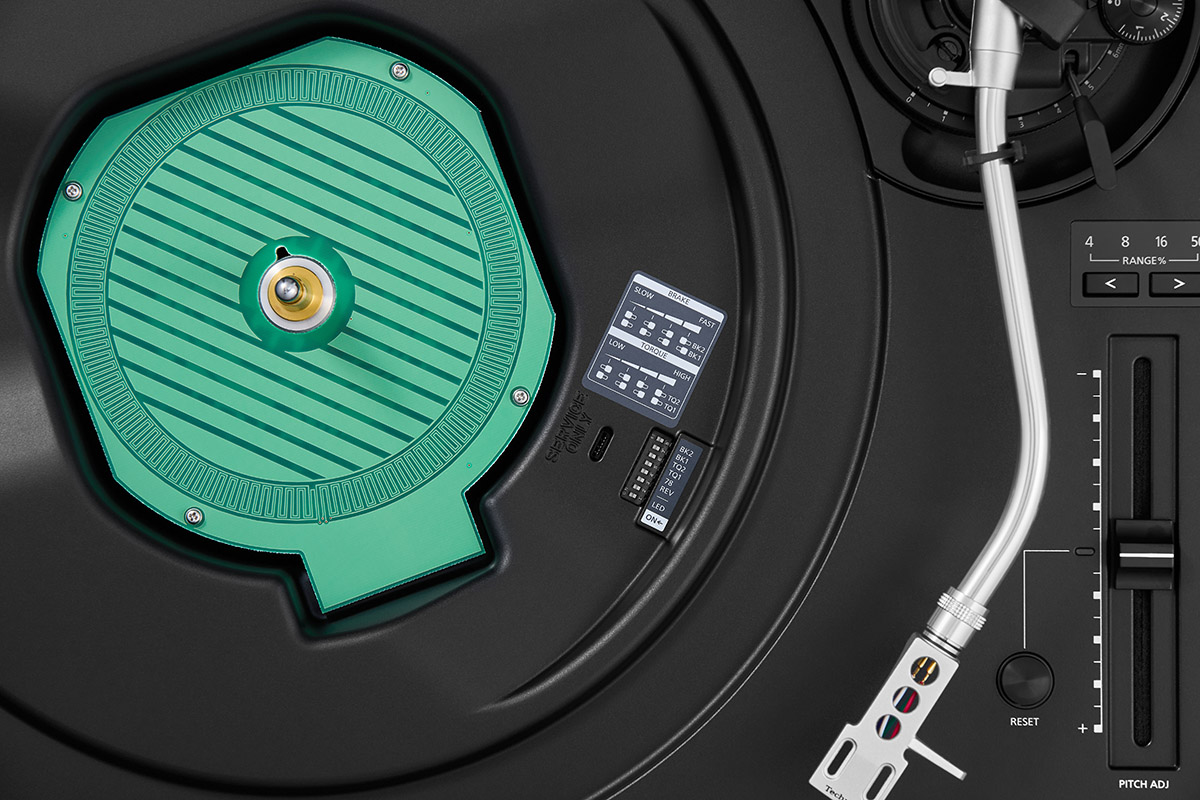 Technics SL-1210MKX internal parts and coreless direct drive motor